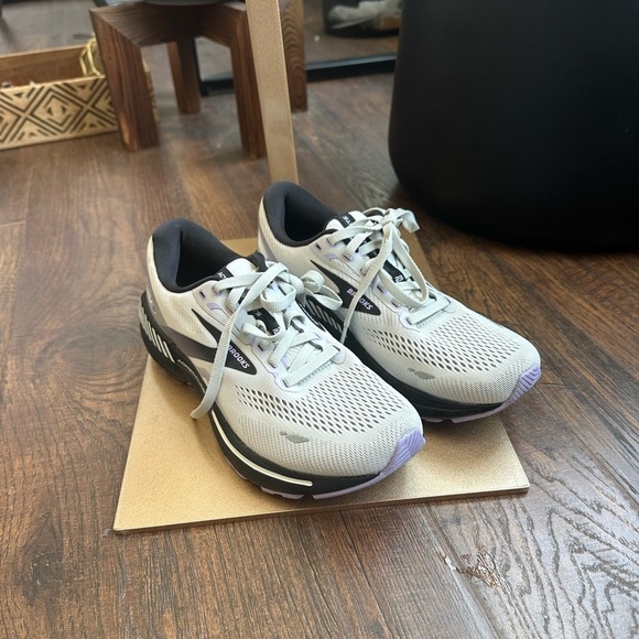 Brooks | Women's Adrenaline GTS 23 - Picture 2 of 6